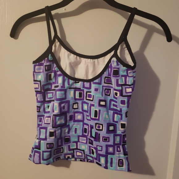 Workout top - Picture 2 of 2